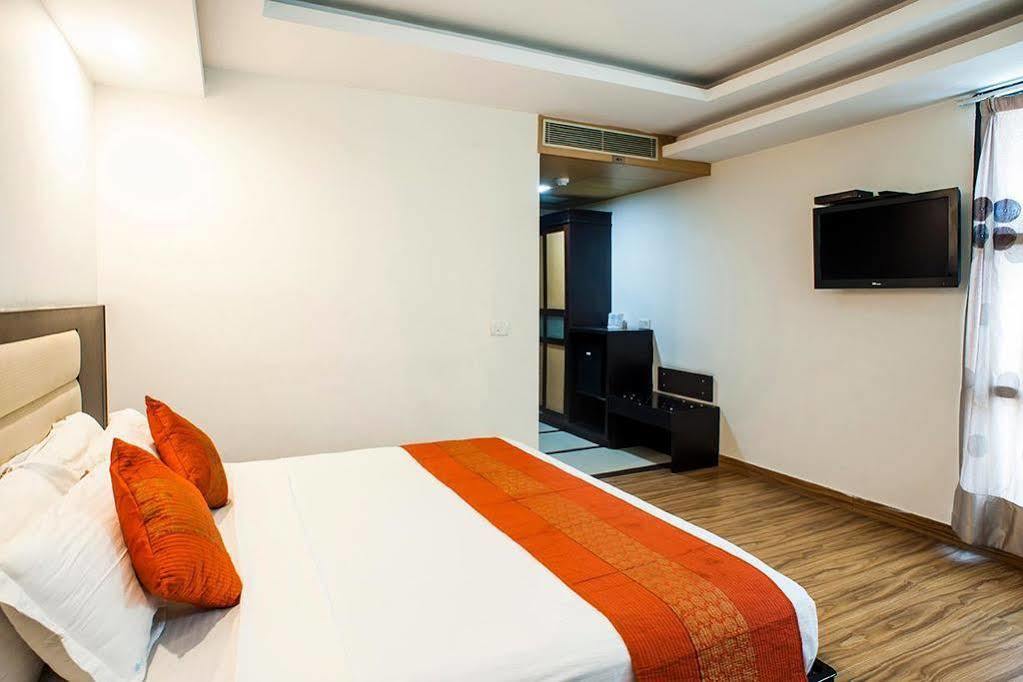 Orange Resort Bádámi Kültér fotó